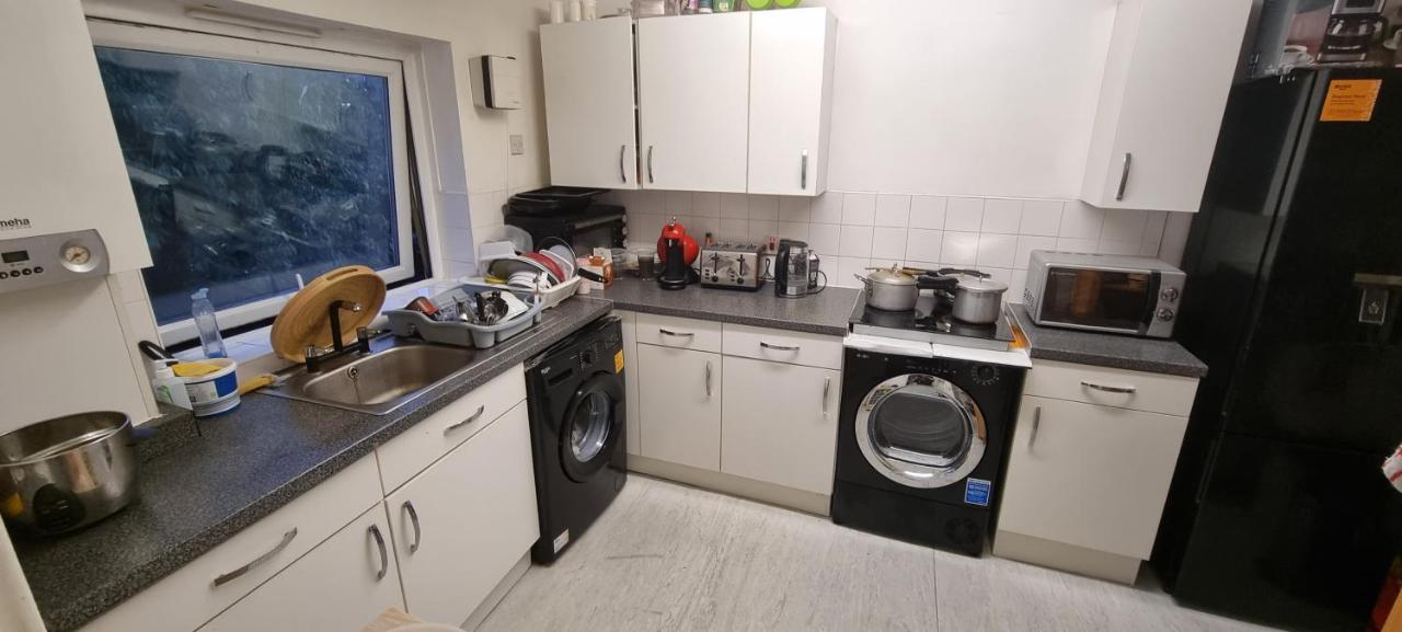 Spacious Room With Kichenet Rotherham Dış mekan fotoğraf