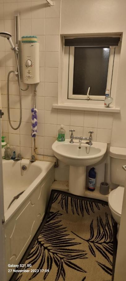 Spacious Room With Kichenet Rotherham Dış mekan fotoğraf